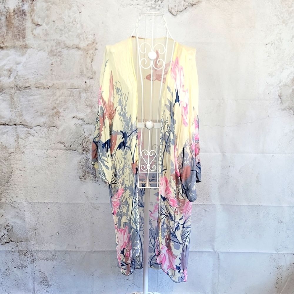 Macchia Di Ruggine Floral Kimono/Shaw  Cardigan Size M